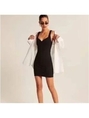 NWT Abercrombie & Fitch Black Heart Shaped V-Neck Mini Dress with Wide Straps Sm